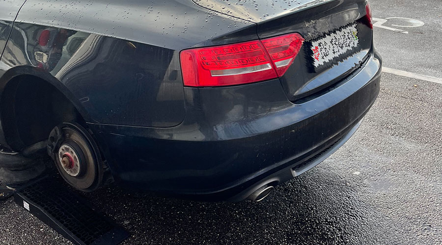 24h Reifenpannendienst in Memmingen bei einer Reifenpanne.  24h Notruf +49 (0) 176 862 897 26